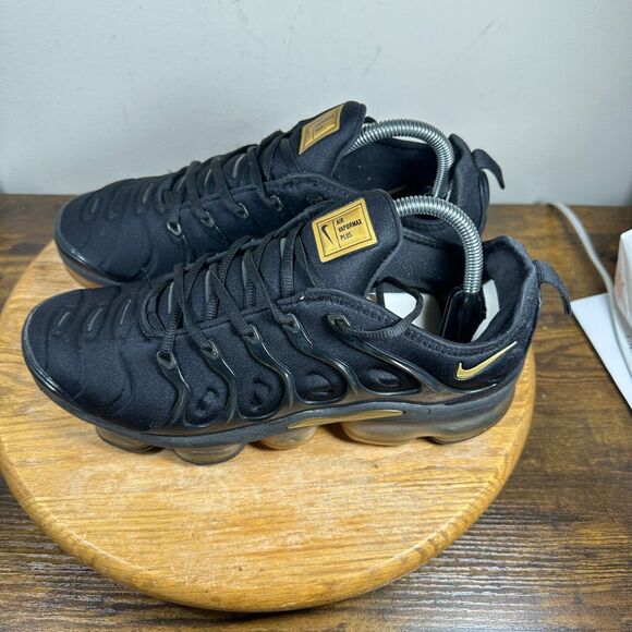 Nike Air VaporMax Plus Black Metallic Gold Rare Shoes Men\'s Size 9 CW7299-001‎ main image 4